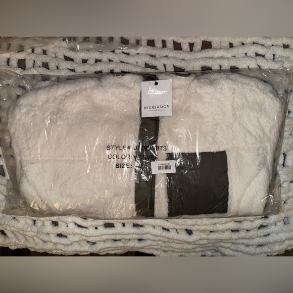 NWT Thread & Supply Kimble Ivory Sherpa teddy button jacket M - Picture 8 of 9